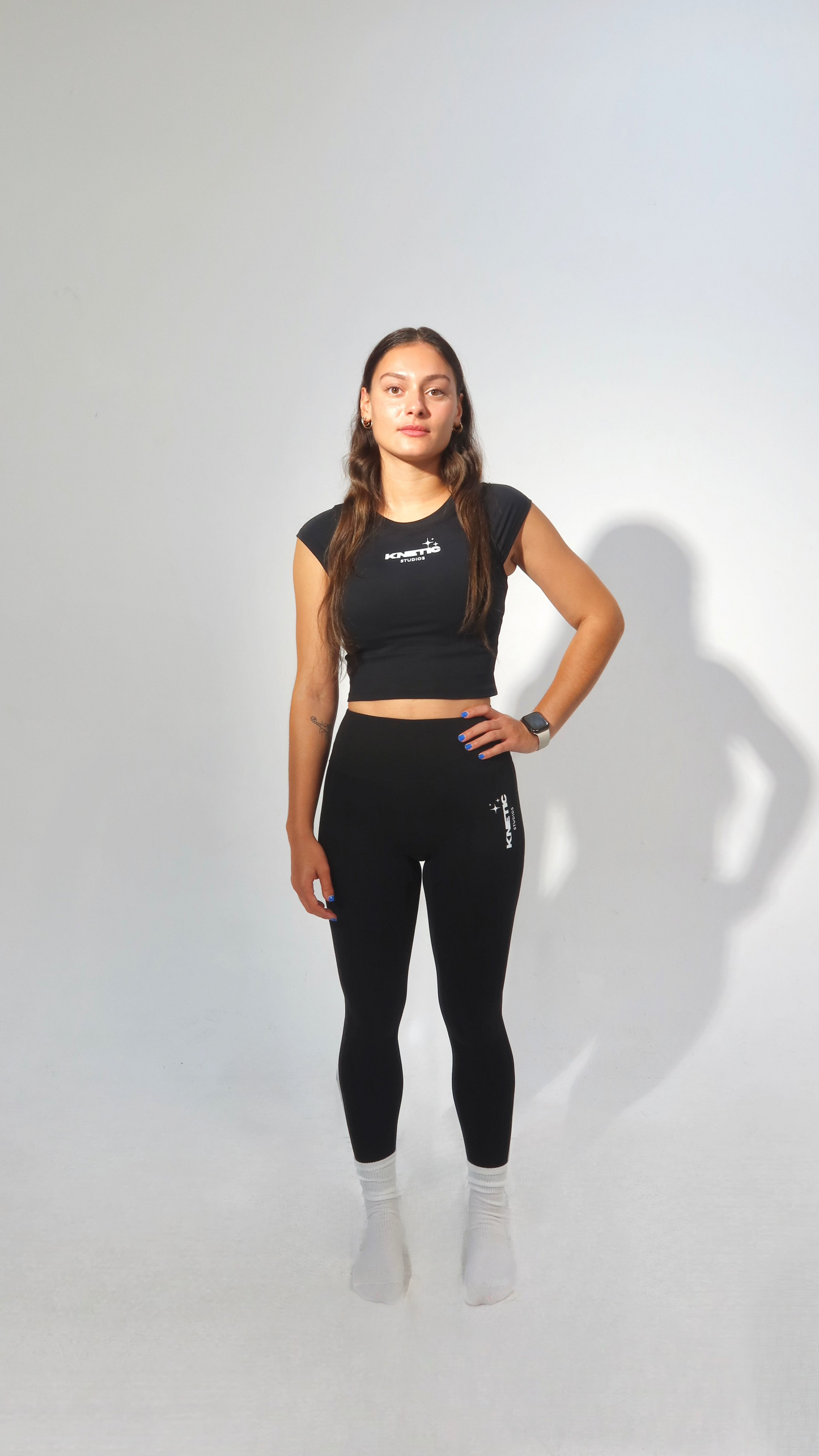 SHORT SLEEVE SEMI CROPPED T-SHIRT W. BUILT IN BRA & CUTOFF
SLEEVES