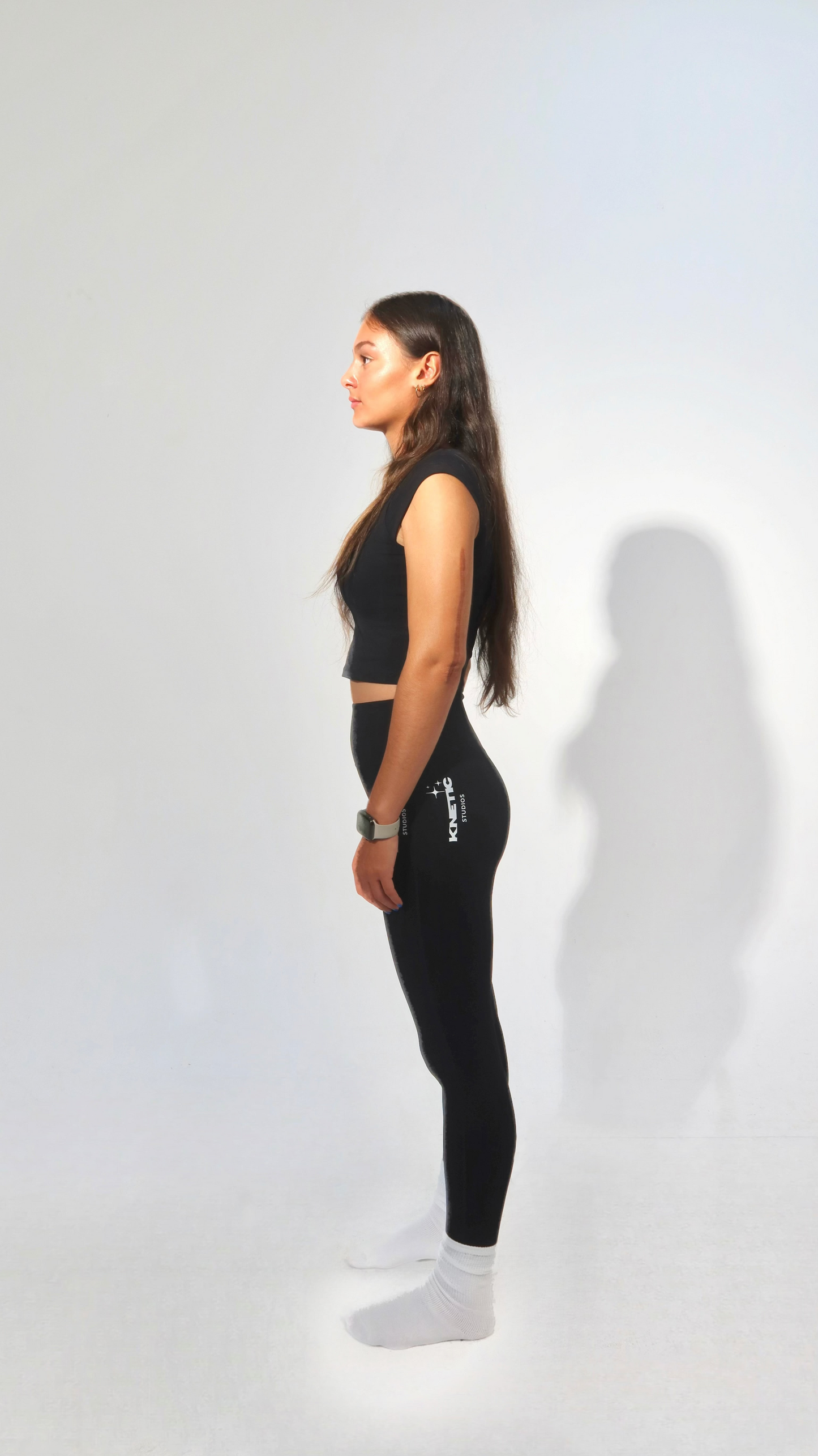 SHORT SLEEVE SEMI CROPPED T-SHIRT W. BUILT IN BRA & CUTOFF
SLEEVES
