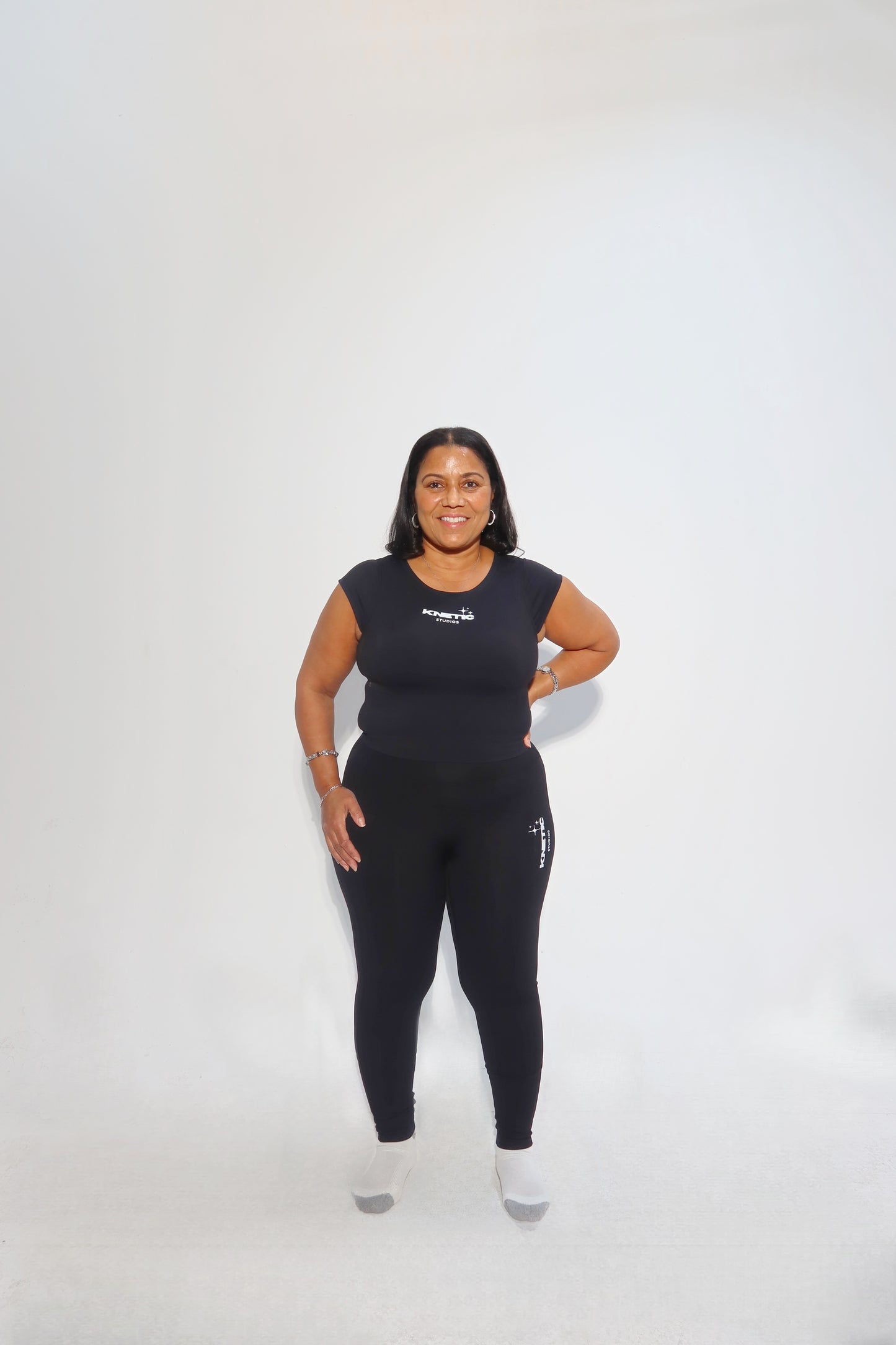 SHORT SLEEVE SEMI CROPPED T-SHIRT W. BUILT IN BRA AND BODY CONTOURING LEGGINGS COMBO