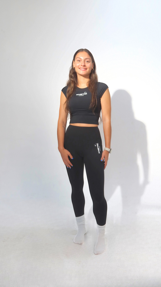 SHORT SLEEVE SEMI CROPPED T-SHIRT W. BUILT IN BRA & CUTOFF SLEEVES